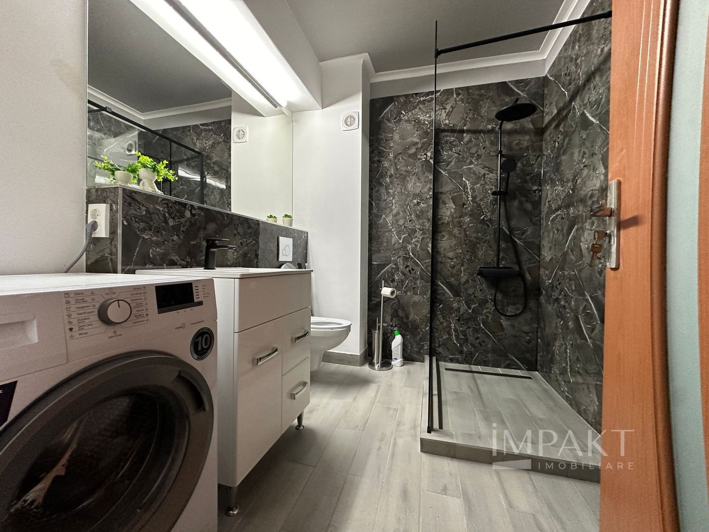 Apartament de inchiriat cu 3 camere,zona semicentrala! - Poză 9