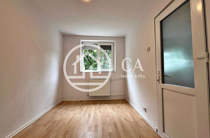 Apartament de vânzare cu 2 camere în zona Rogerius, Oradea - Poză 4