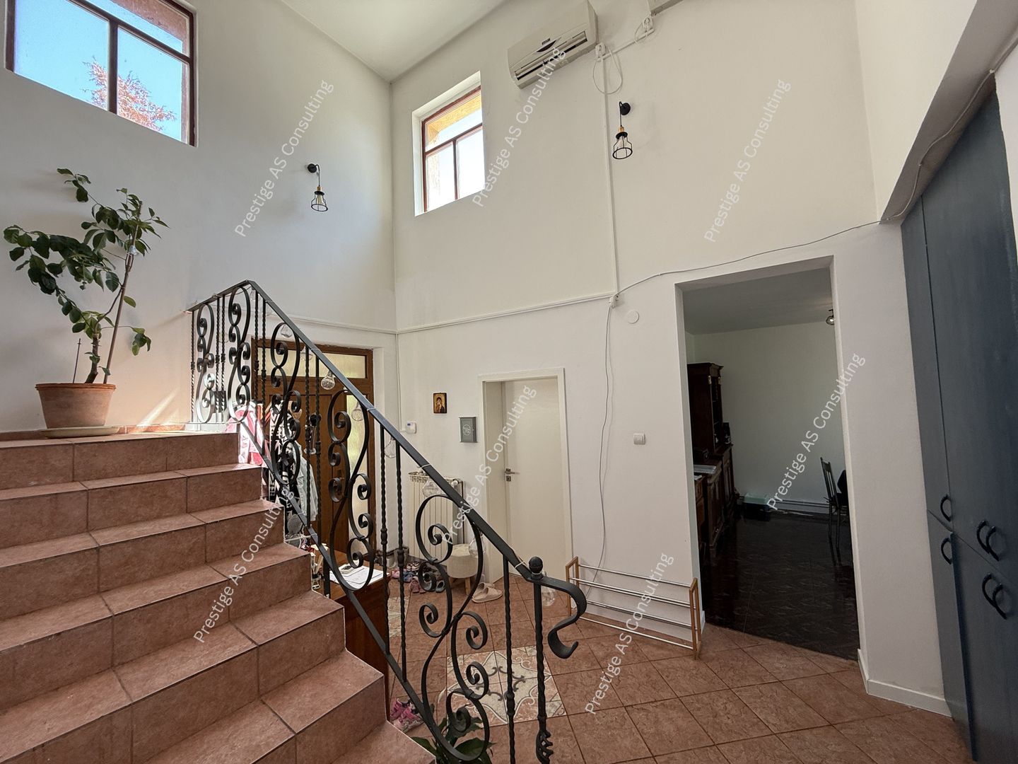 Vila individuala renovata complet | 6 camere | 500 mp teren | Str Jean Monnet - Poză 6