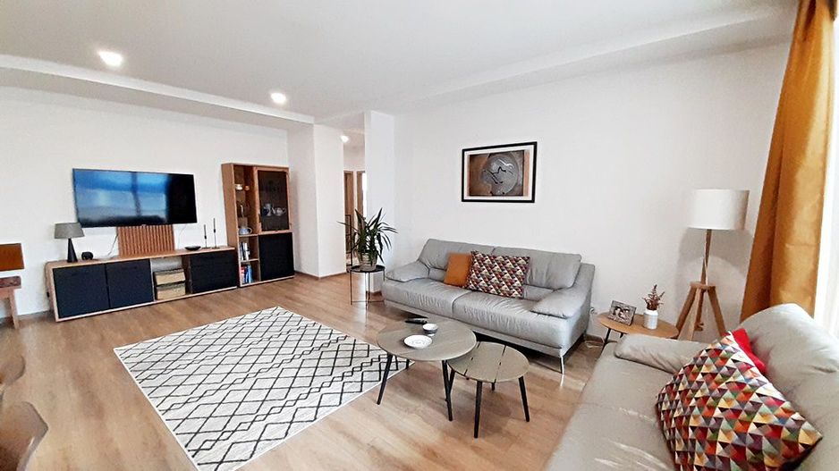 Penthouse cu 5 camere in URBAN PENTHA-zona Coresi - Poză 2