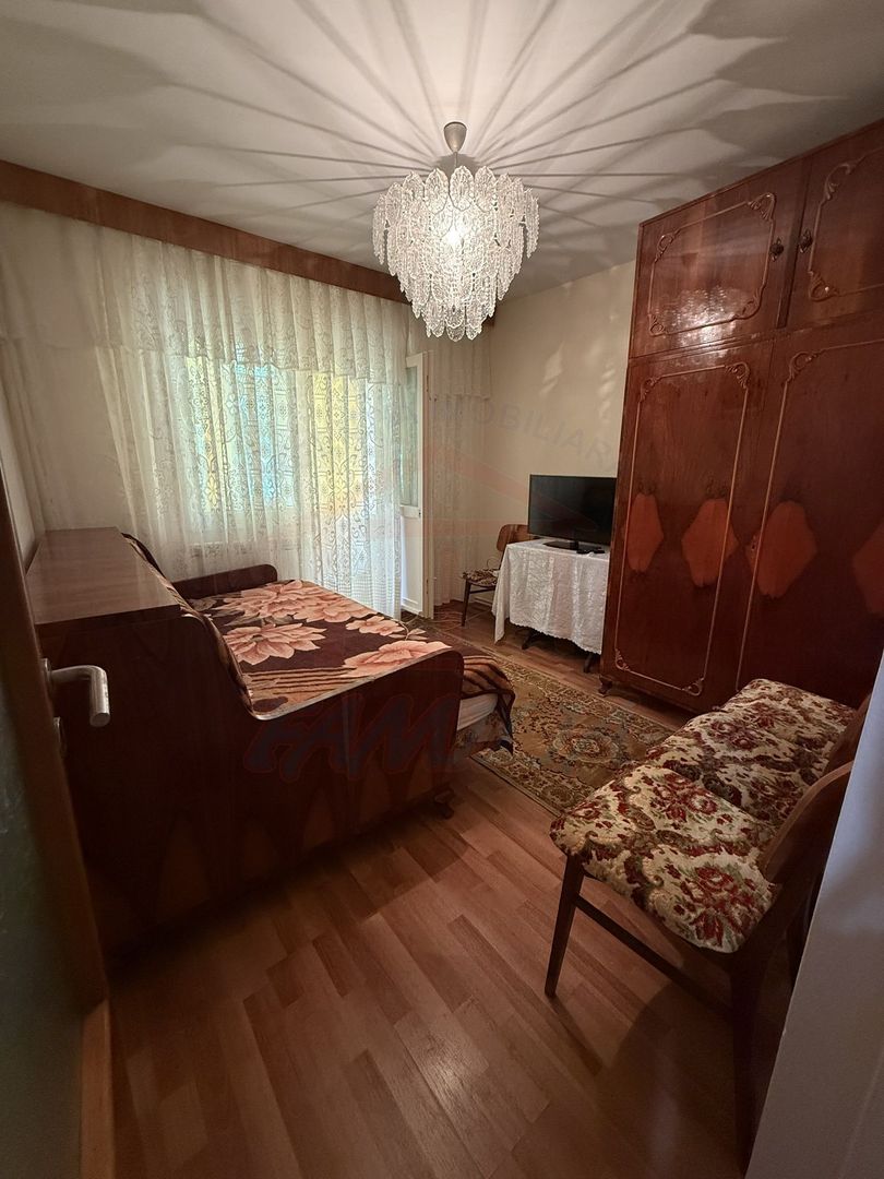 ✨De închiriat 3 camere, Micro 14, 300 Euro/luna - Poză 11