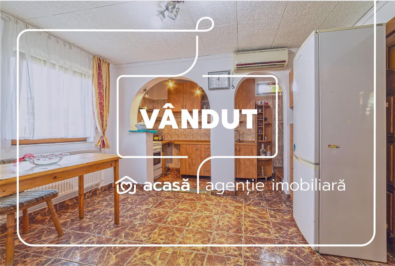 Vandut Apartament cu doua camere, central, la parter. - Poză 1