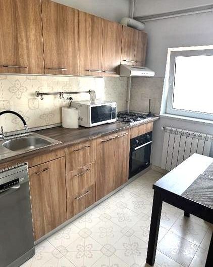 🏡 Închiriez Apartament cu 2 camere, centrală proprie, zonă liniștită - Poză 12
