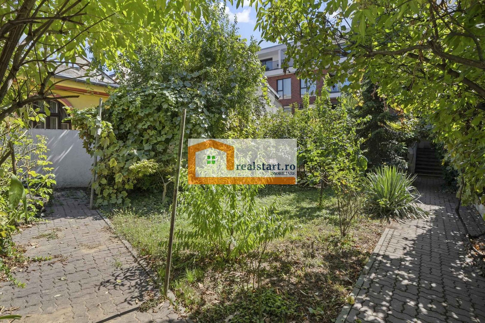 Langa Metrou, curte proprie 200mp, Garaj, 3 camere, centrala, pet friendly - Poză 22