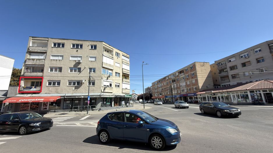 Apartament Ultracentral 3 camere Etaj I -Str. Mihai Viteazul 1- Carei - Poză 1