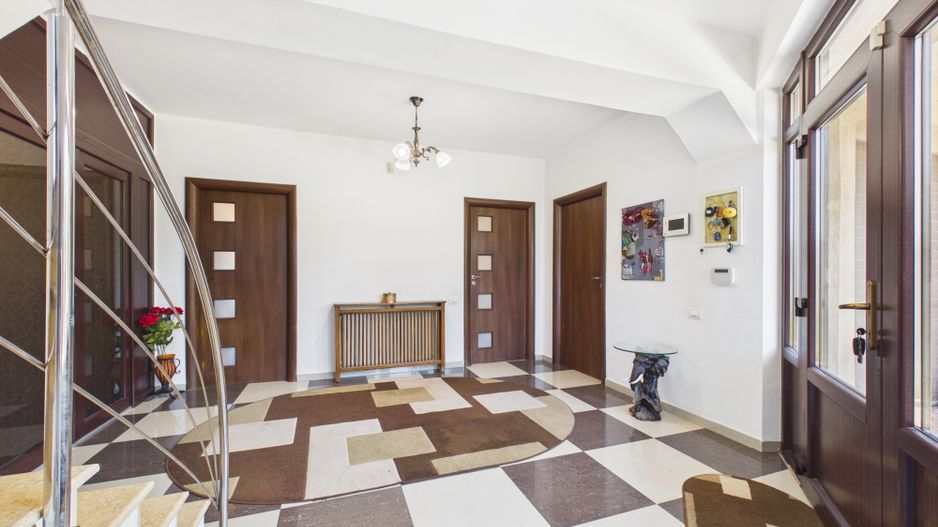 Vilă 10 camere + spațiu comercial | teren 1.300 mp | Otopeni 23 August - Poză 7