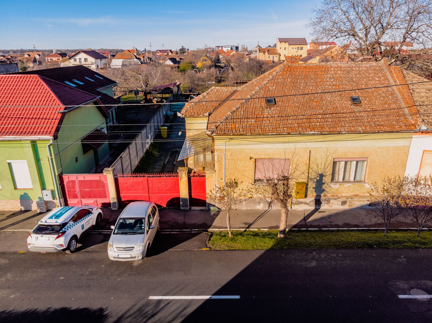 Casă cu teren generos în Pârneava - Poză 4