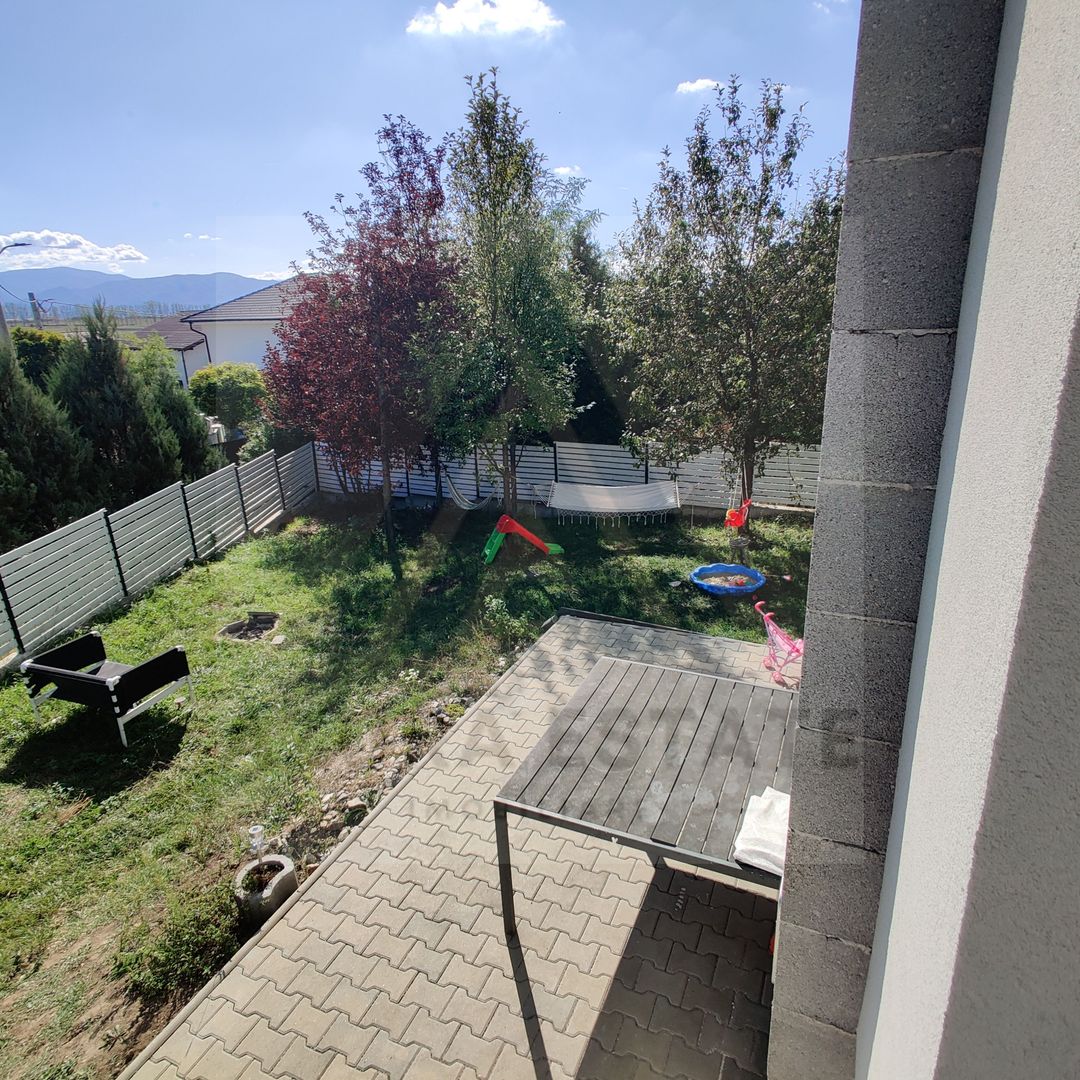 Casa individuala 4 camere 2 bai si teren 573 mp in Bavaria Park - Poză 2