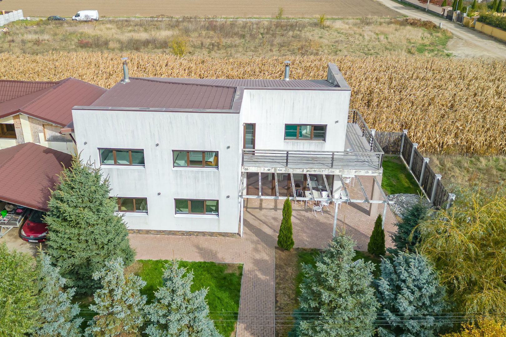 Casa individuala formata din living si 4 dormitoare in Halchiu - Poză 2