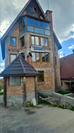 Pensiune de vânzare în Rânca – oportunitate rară lângă pârtia M1 - Poză 4