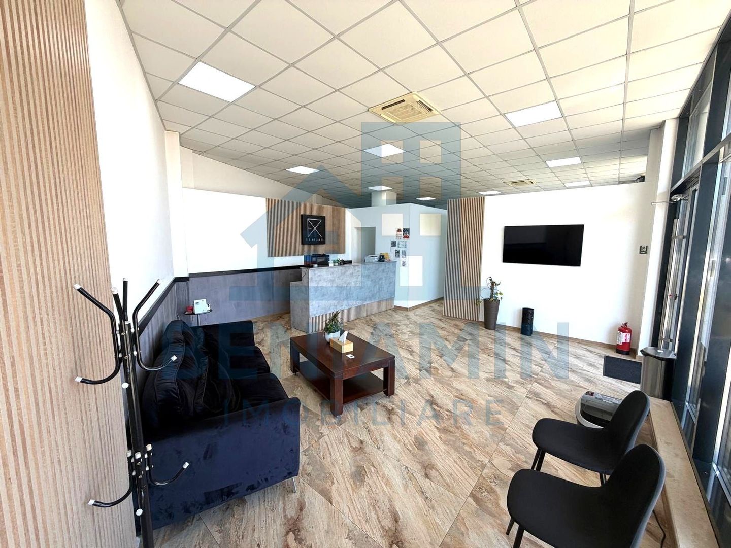 Spatiu comercial pe Bulevardul Decebal - Rovine - Helmat 100mp - Poză 6