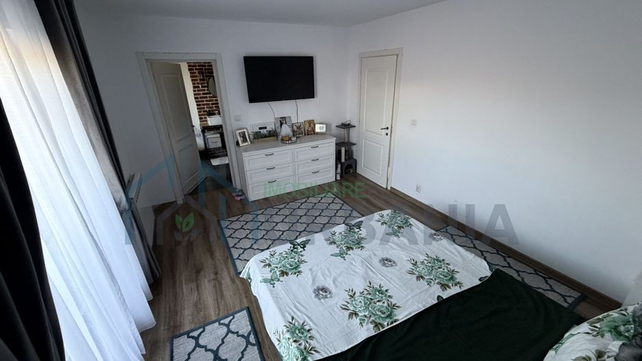 Casă de vânzare, 5 camere, mansardă, mobilată și utilată, Miroslava - Poză 12