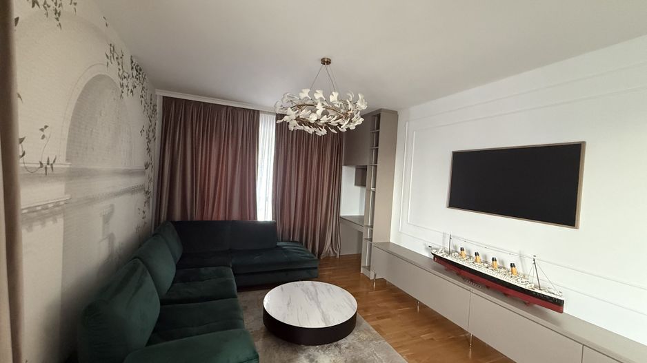 Apartament // Luxuria Residence  // Parcare inclusă - Poză 2