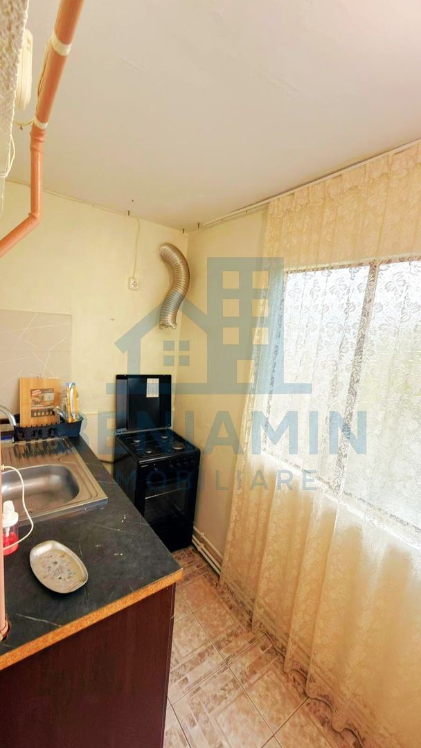 Apartament decomandat 3 Camere Renovat Utilat 1 Mai etaj 3 - Poză 8