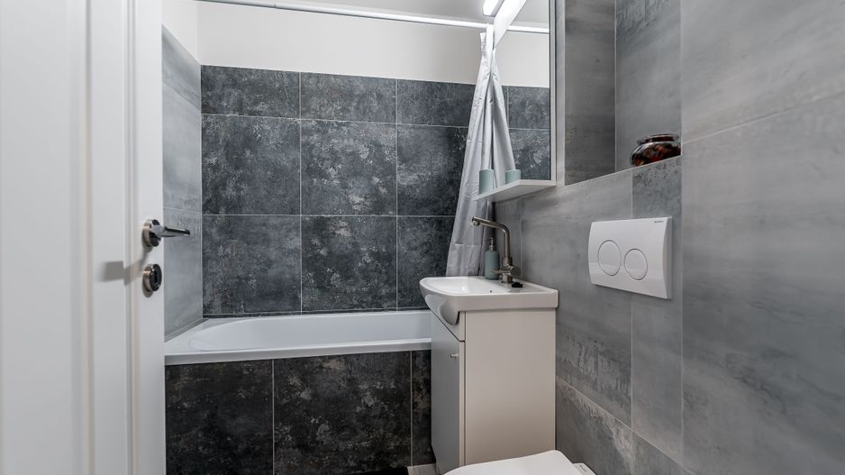 Apartament ultrafinisat la cheie cu 2 camere decomandat Piata Mica - Poză 7
