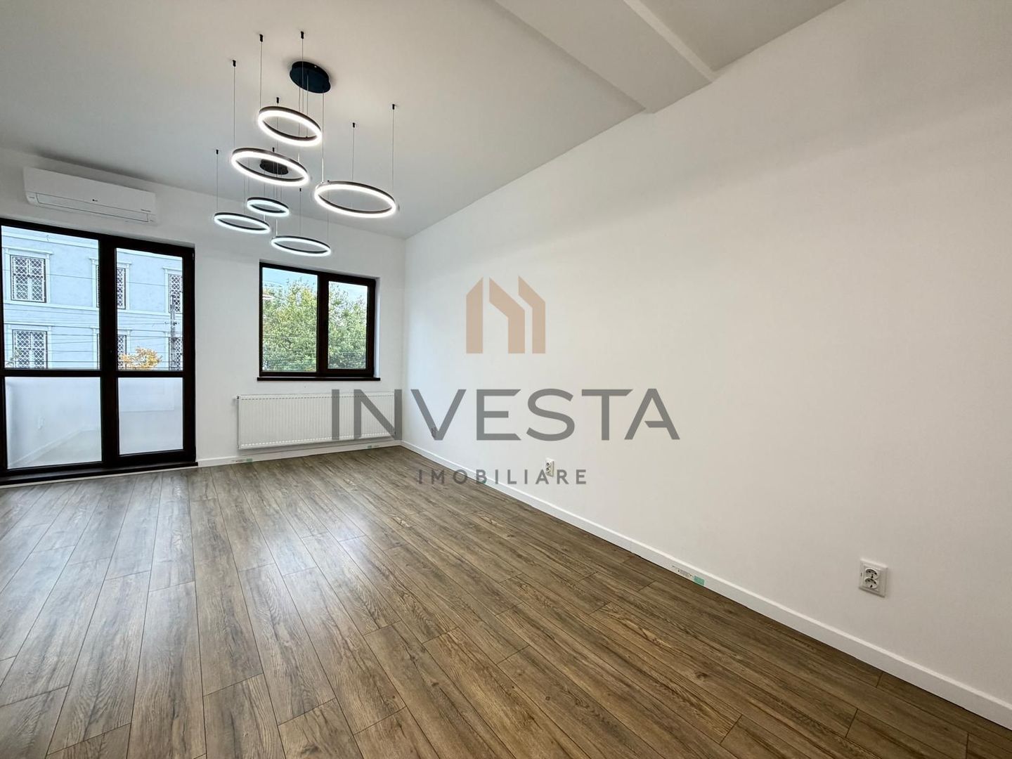 Apartament cu 2 camere, zona Centrala ! - Poză 1