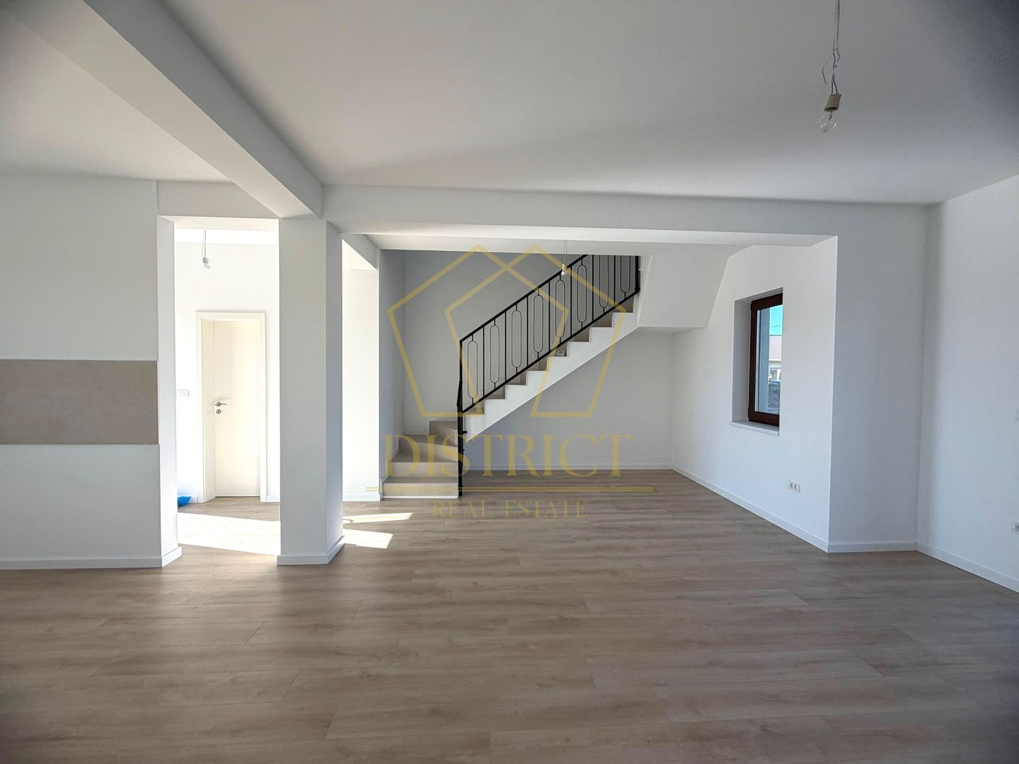 Duplex modern cu 3 camere despartit prin camera tehnica I Mosnita Noua - Poză 3