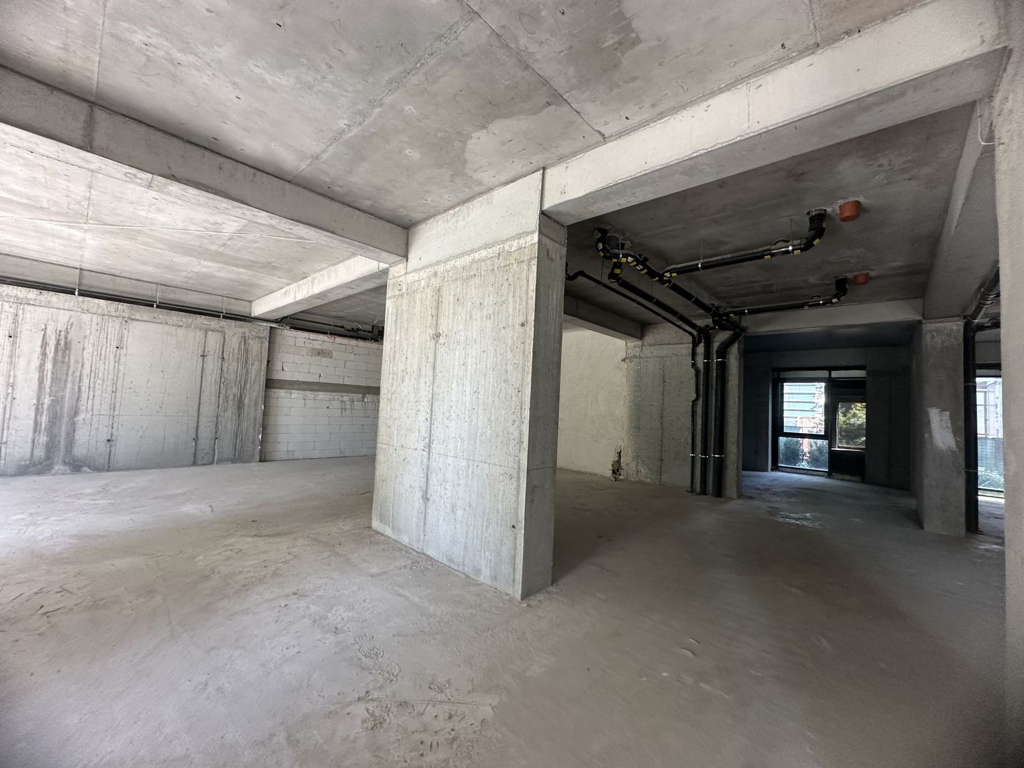 SPATIU COMERICIAL CU VAD PRETABIL PENTRU DIFERITE AFACERI - Poză 3