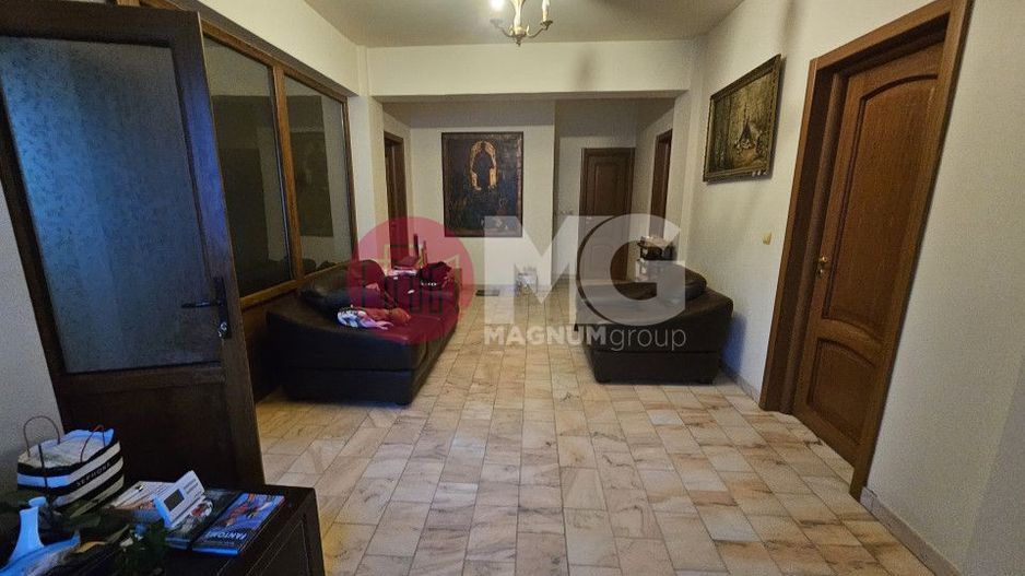 Casă Impresionantă de Vânzare Vitan ideal pentru Locuință sau Business - Poză 4