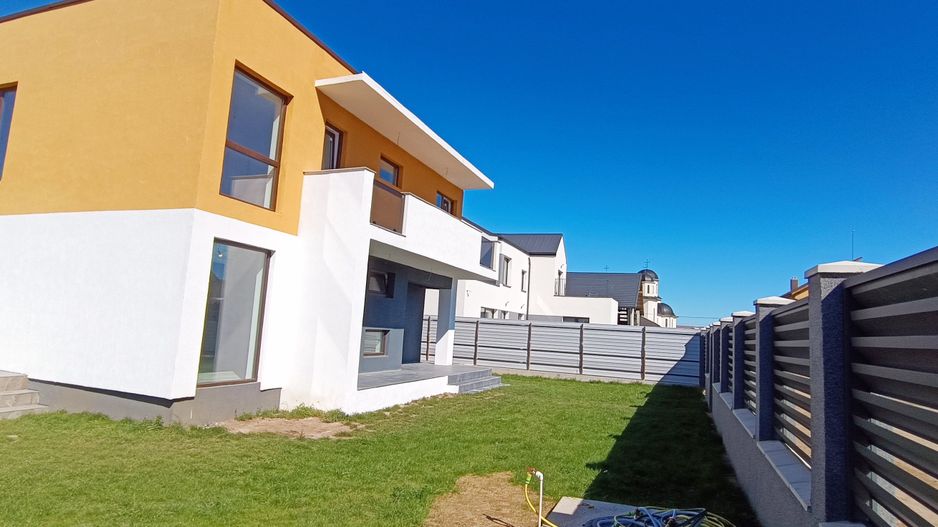 Vila noua, din caramida Harman-Brasov - Poză 1