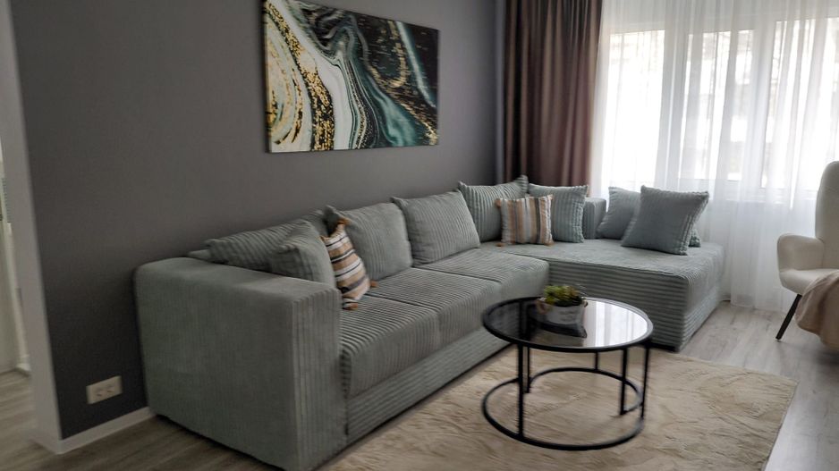 Vanzare - apartament cu 3 camere, Micro 16, renovat, mobilat nou - Poză 2