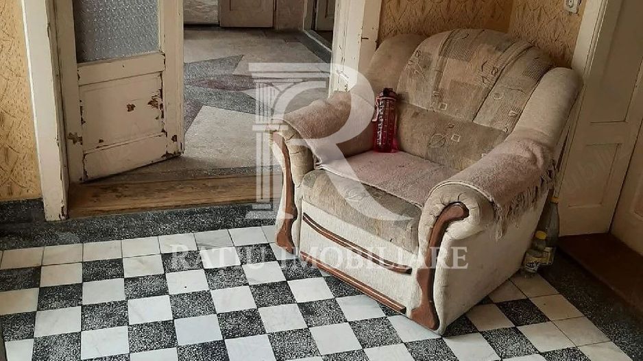 Casă cu etaj în Salonta | 996 mp | Grădină & livadă - Poză 3