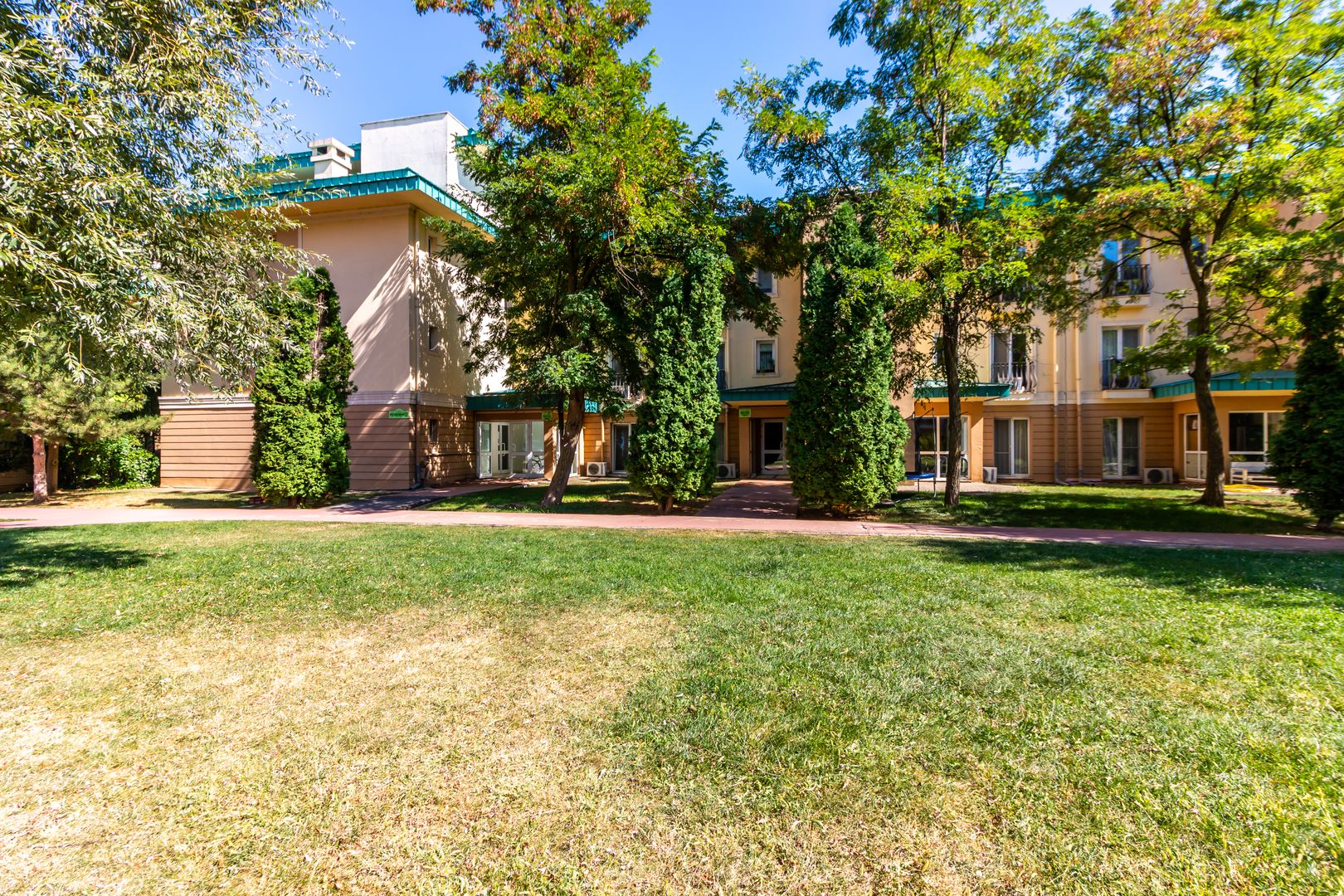 Apartament în Cosmopolis Renovat Modern - Poză 13