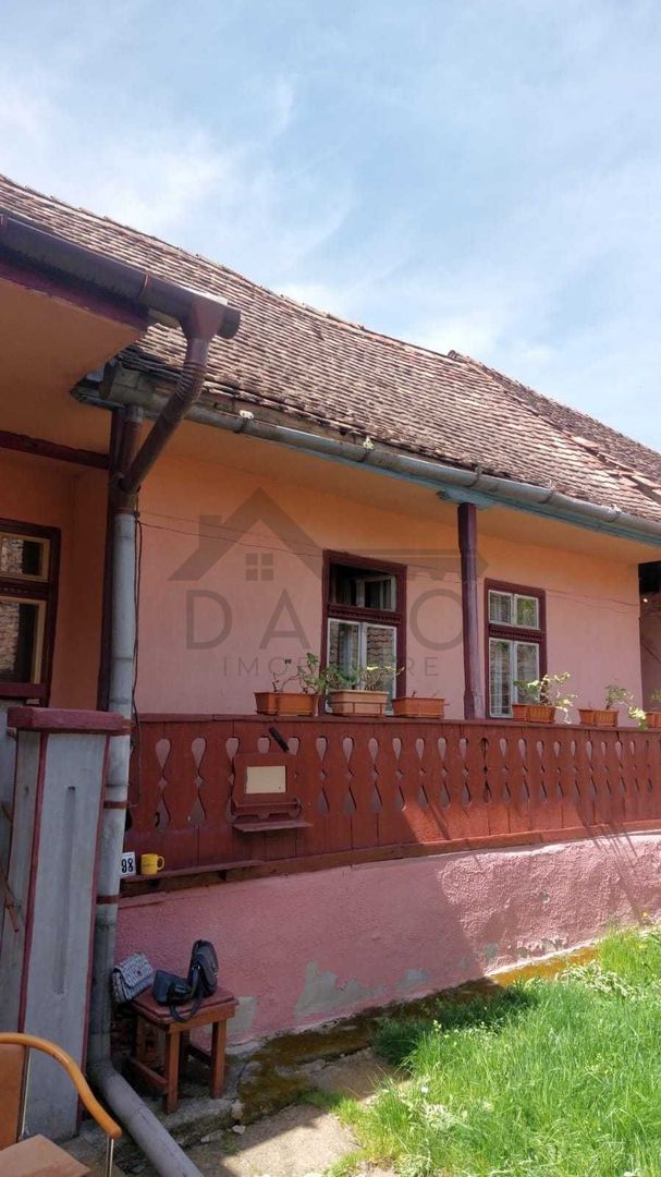 casa la tara in localitate la 30 kilometri de oras - Poză 5