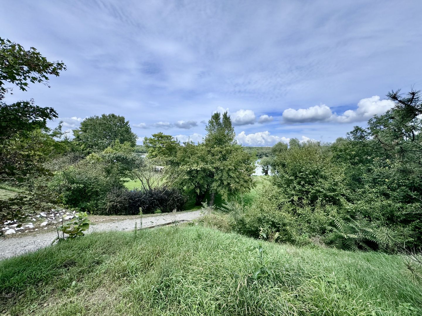 Hotel 20 camere Delta Dunarii 50 m deschidere teren 6000 mp acces auto - Poză 55