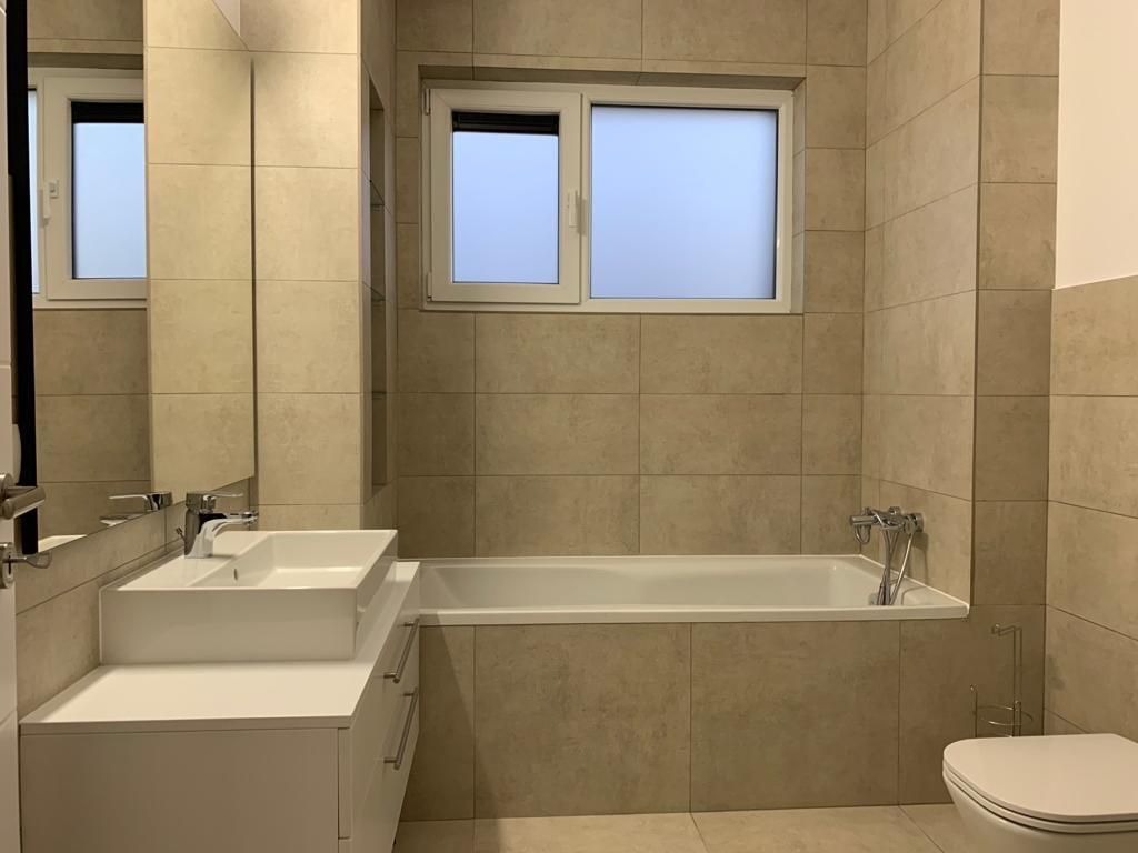 Apartament in vila cu curte  Dumbravita - Poză 13