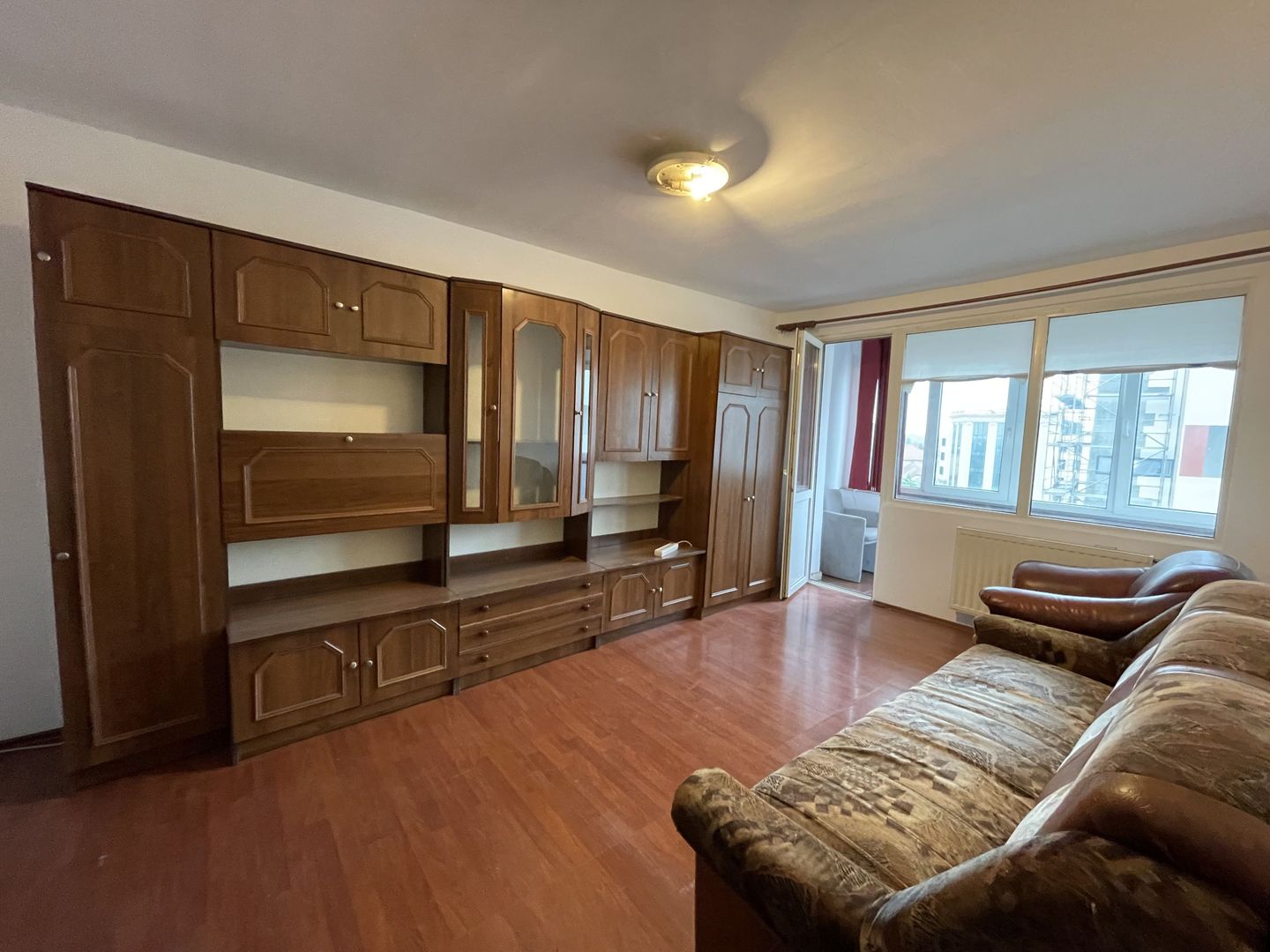 Apartament 3 camere, zona foarte buna. - Poză 1