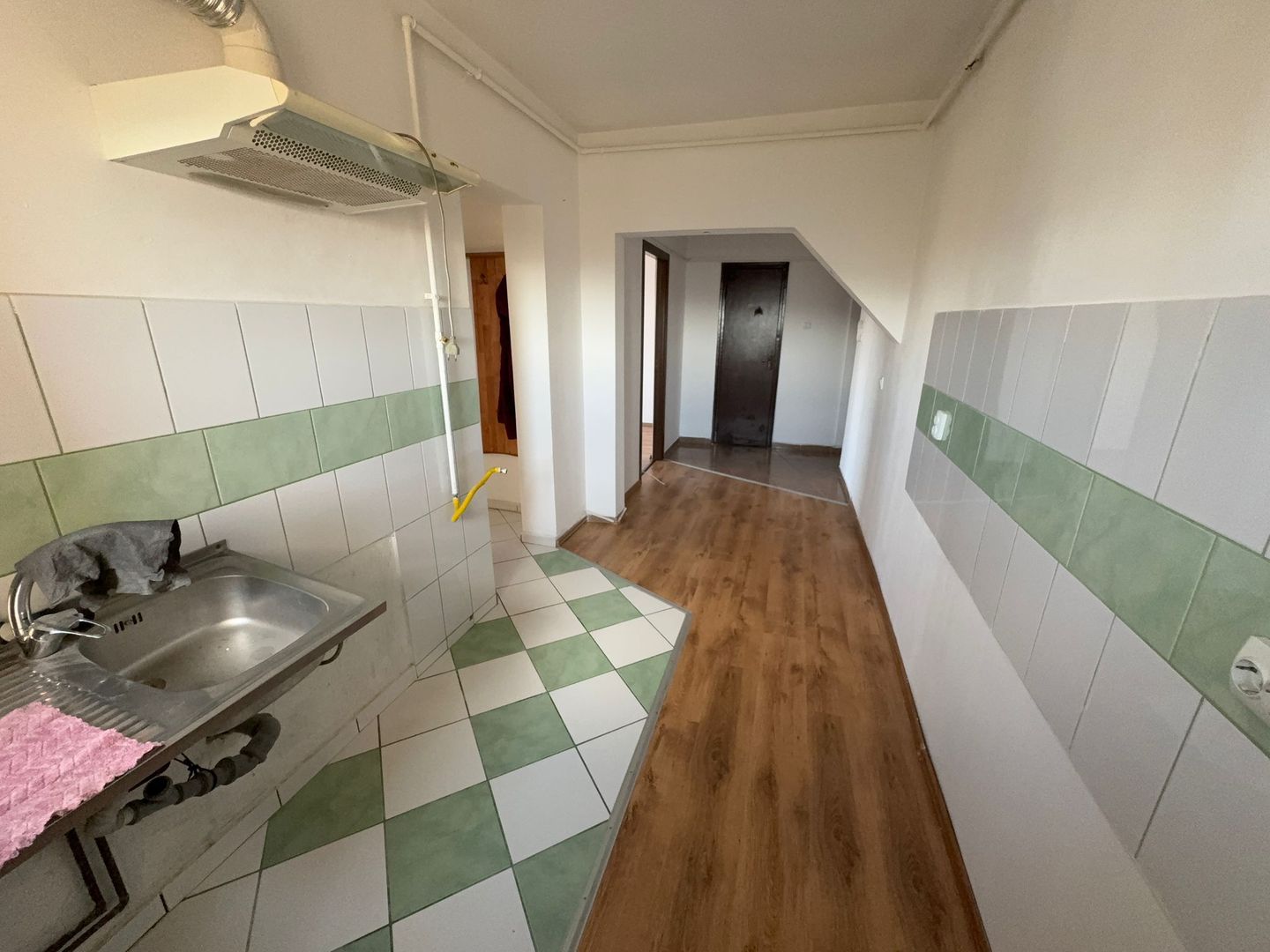 Apartament 2 camere 49 M² + balcon 10 M² cu priveliste Simeria - Poză 12