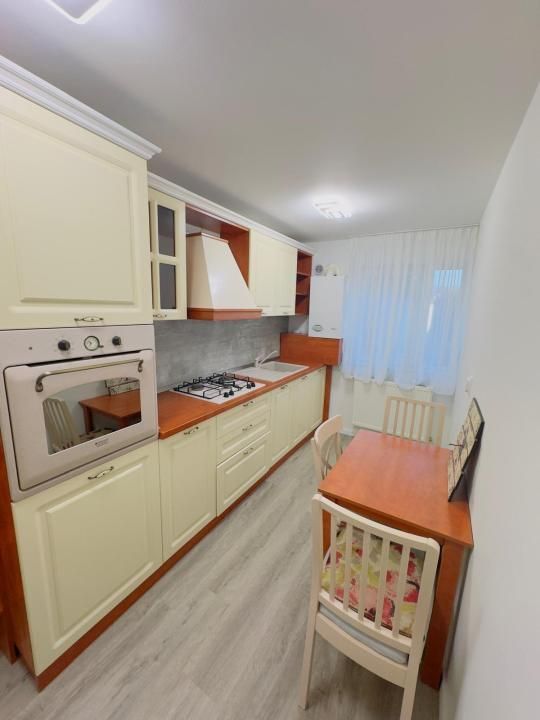 Apartament in vila l decomandat l la cheie l parcare l Cometei - Poză 4
