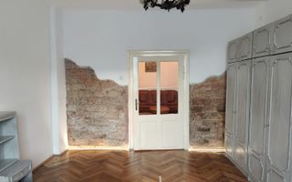 Apartament modern 2 camere 56 mp utili si curte in zona Centrala - Poză 1