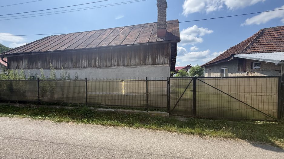 Casă + anexă și teren intravilan 813 mp cu toate utilitățile ! - Poză 1