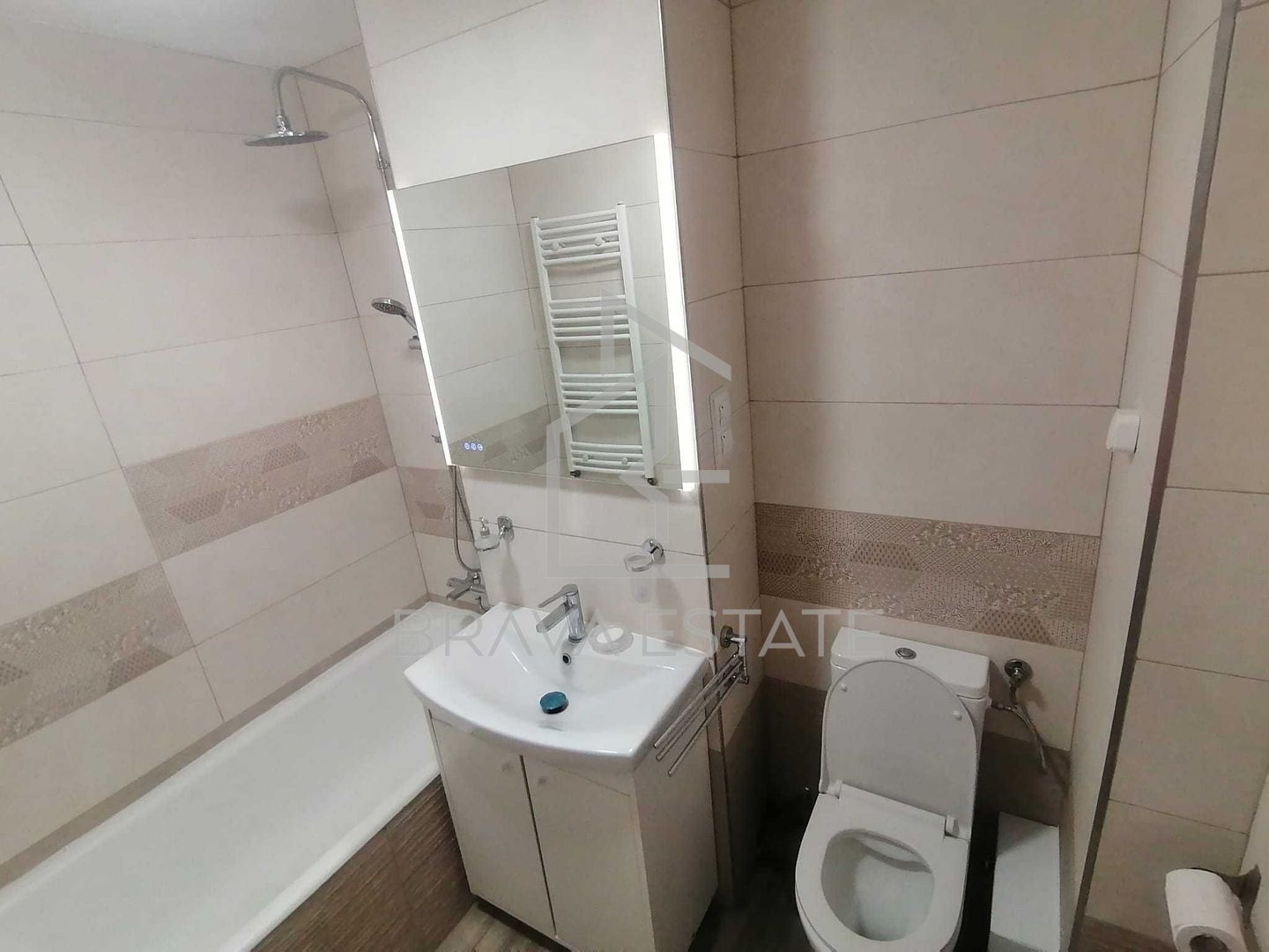 Apartament de inchiriat, 3 camere, decomandat, 2 bai, zona UMF - Poză 7