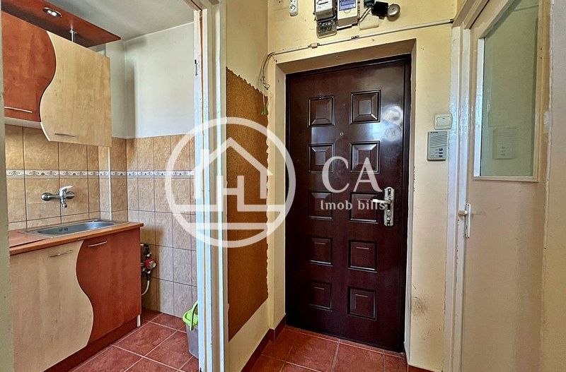 Apartament de vânzare cu 3 camere în zona Velența, Oradea - Poză 6