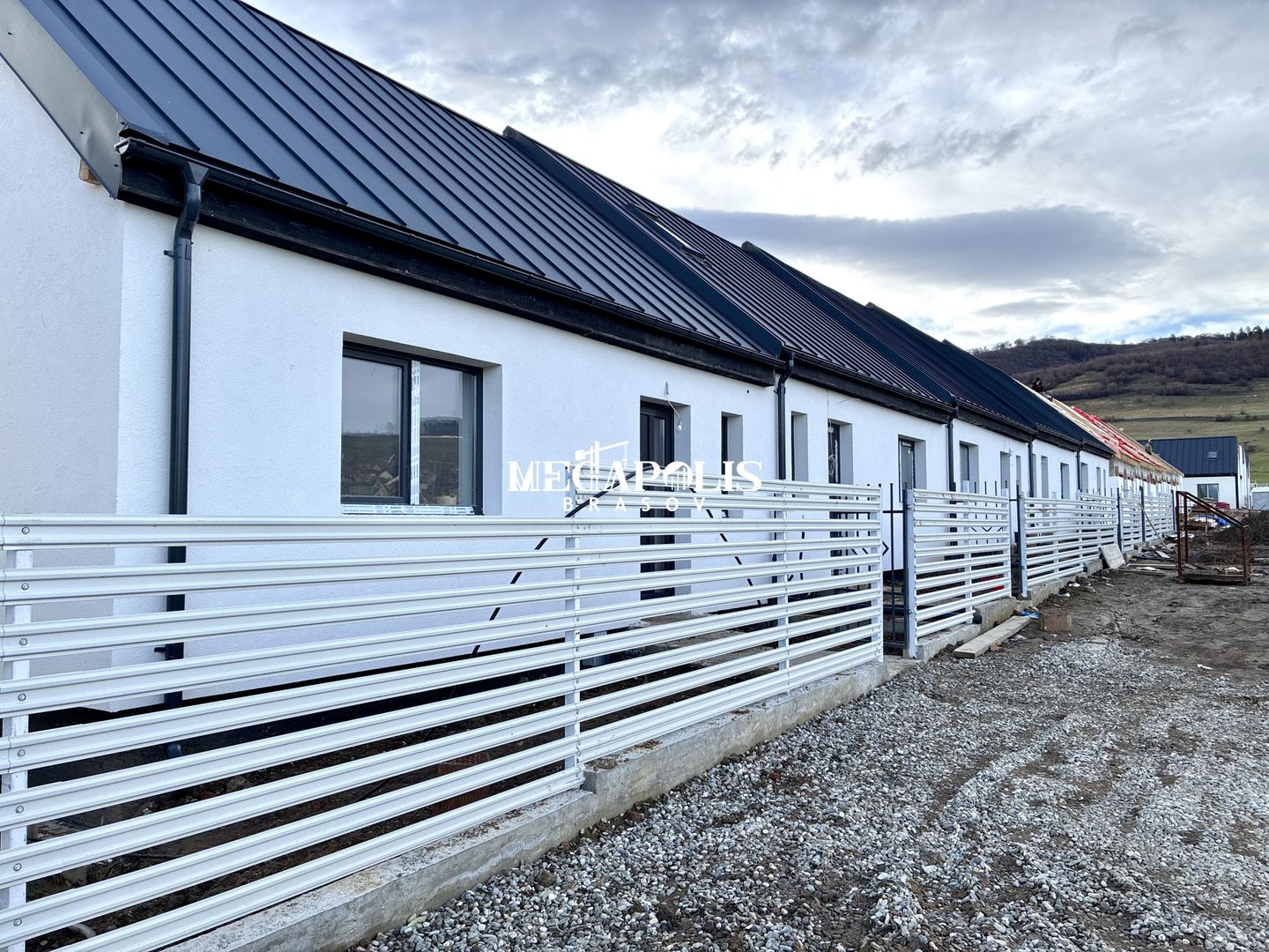 Casă / 2 camere / Codlea / Credit - Poză 24