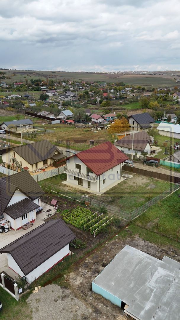 Vila 5 camere- teren 500mp- 140mp Miroslava- Cornesti - Poză 37
