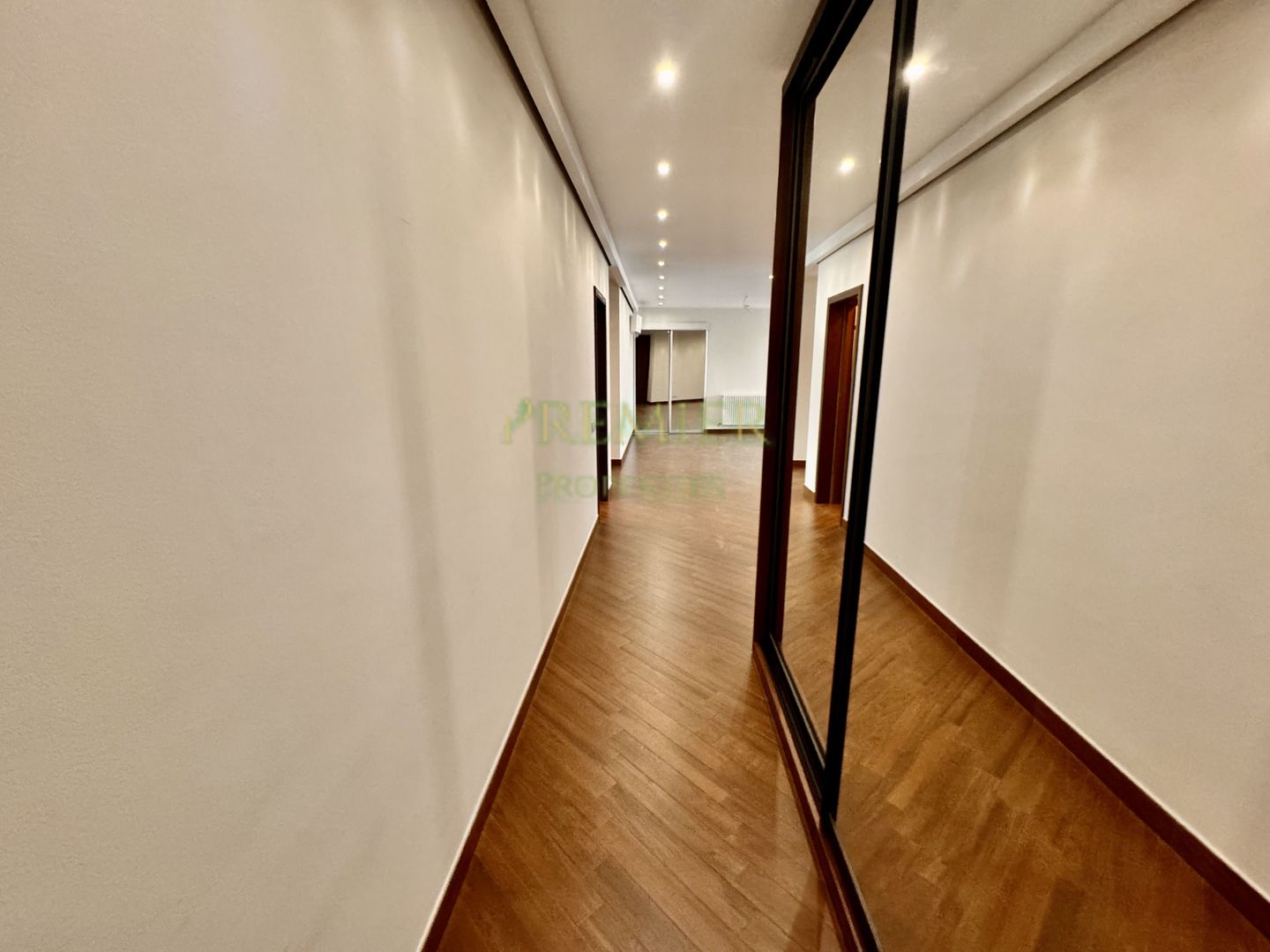 APARTAMENT DE 3 CAMERE DE VANZARE IN BLOC SOLID | DOROBANTI | R.BELLER | - Poză 2