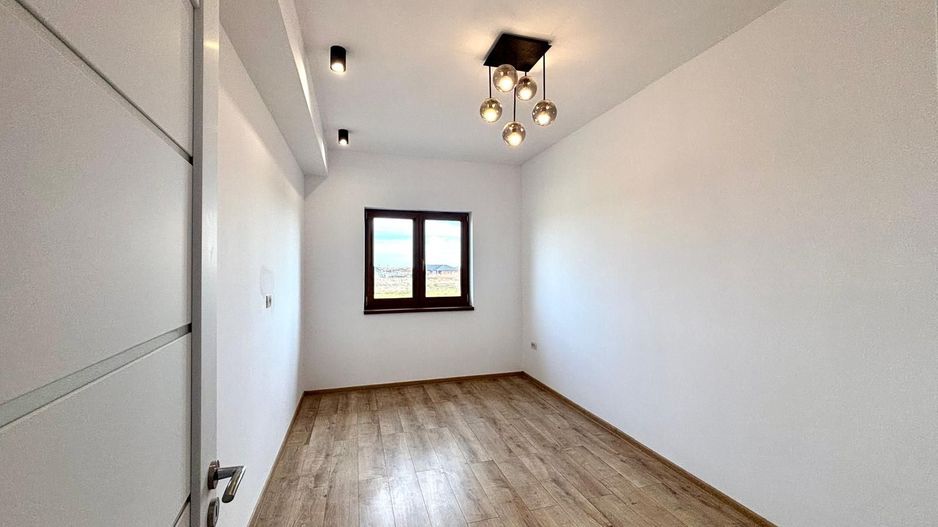 Duplex  cu 4 camere si teren generos , Sacalaz - Poză 14