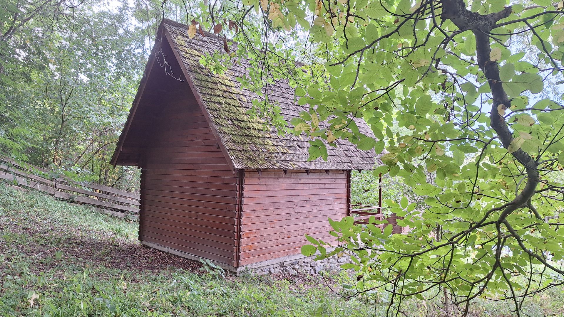 VANZARE ANSAMBLU CASUTE BRADULET ARGES - Poză 9