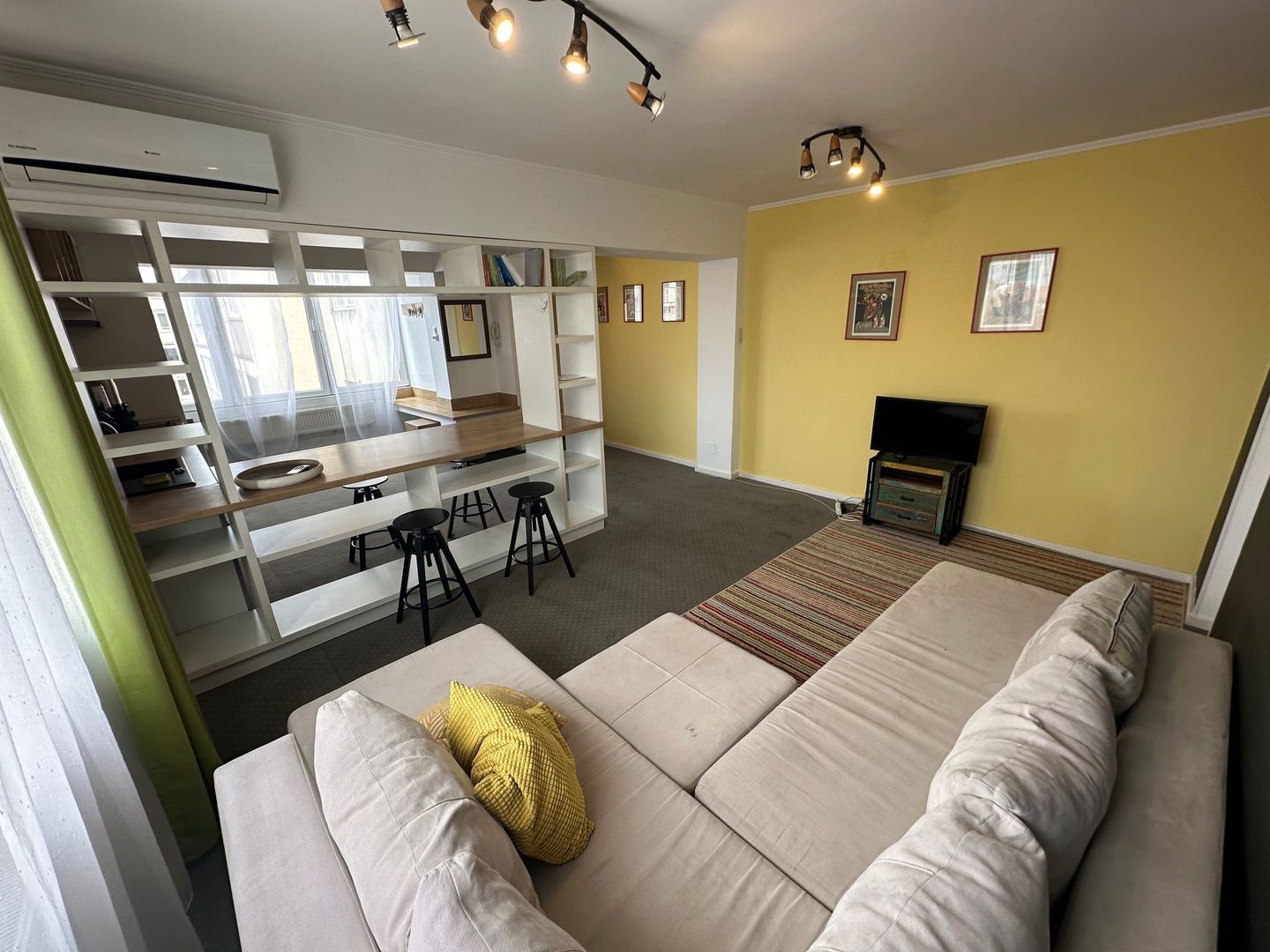 Apartment ultracentral cu 2 camere - Poză 1