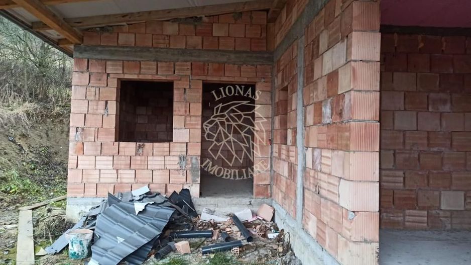 Casa la rosu 212 mp-terasa 25 mp-balcon 11 mp-teren 1034 mp-Teaca - Poză 6