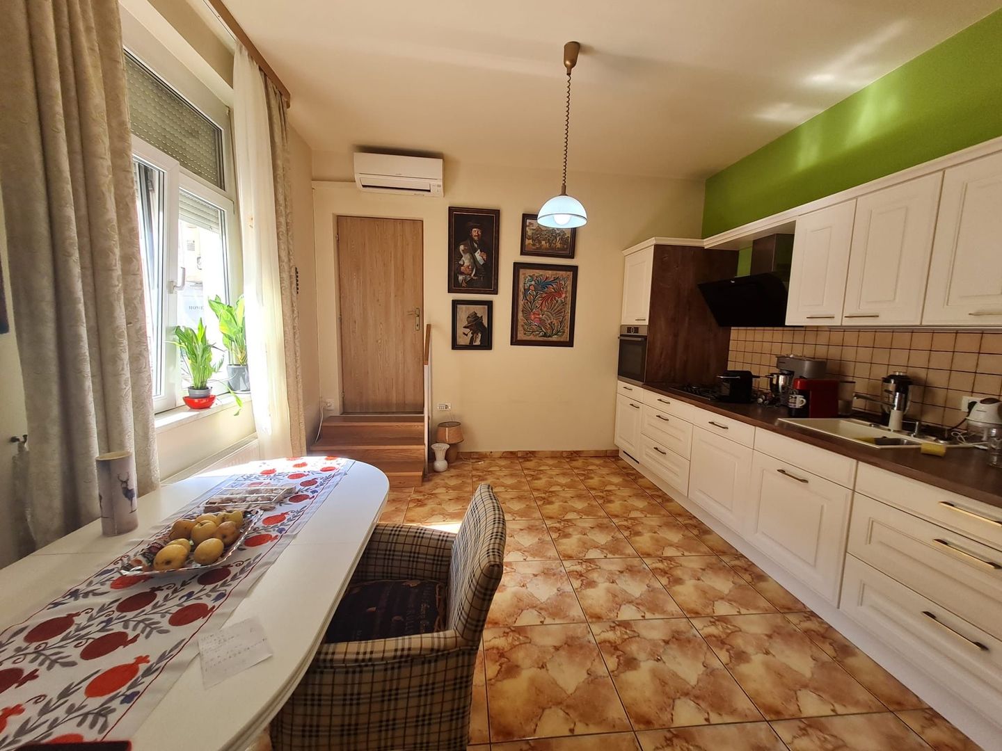 Vila deosebitǎ în zona centrala - Poză 8