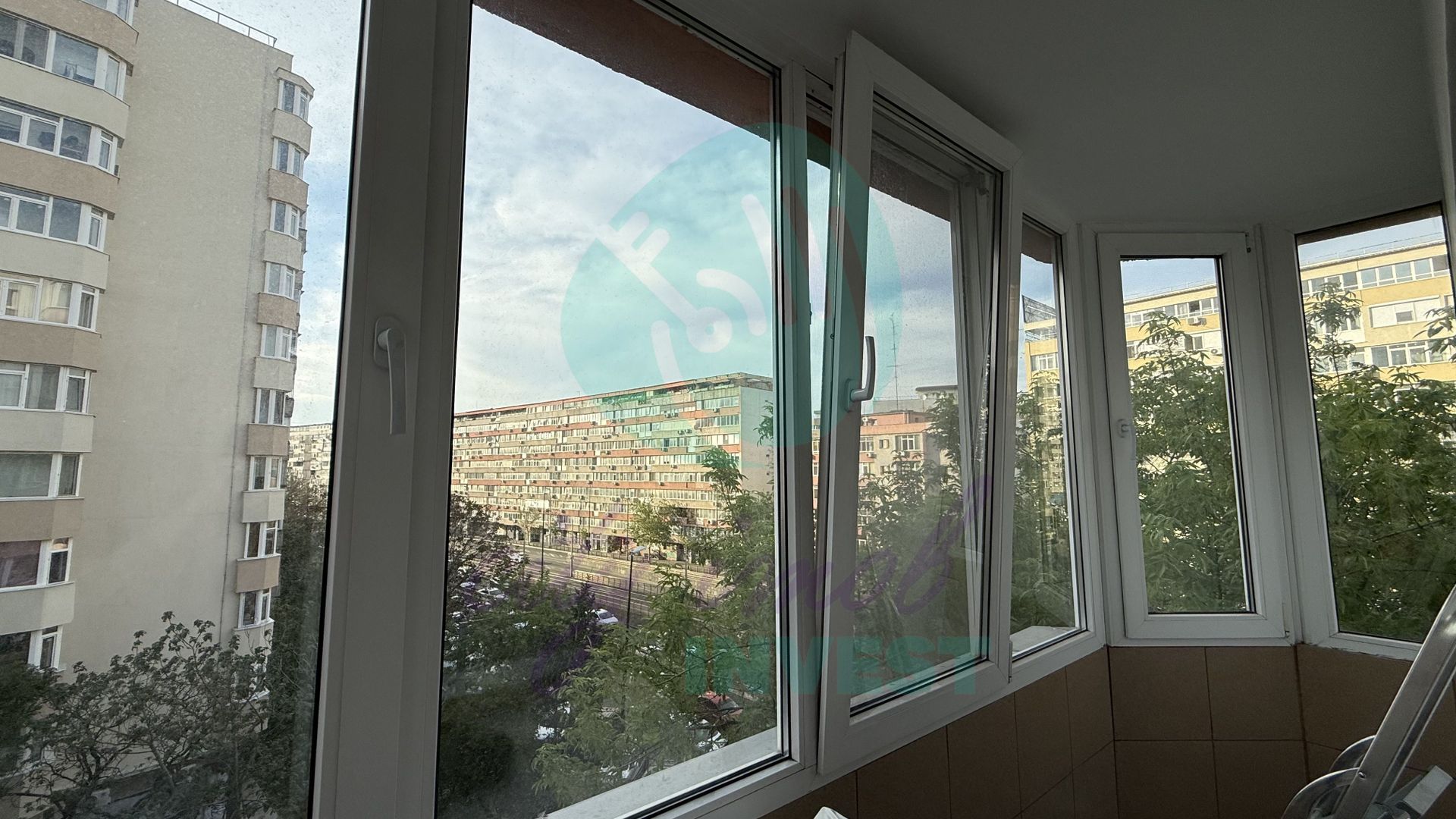 Vand apartament 2 camere metrou obor in fata blocului - Poză 9