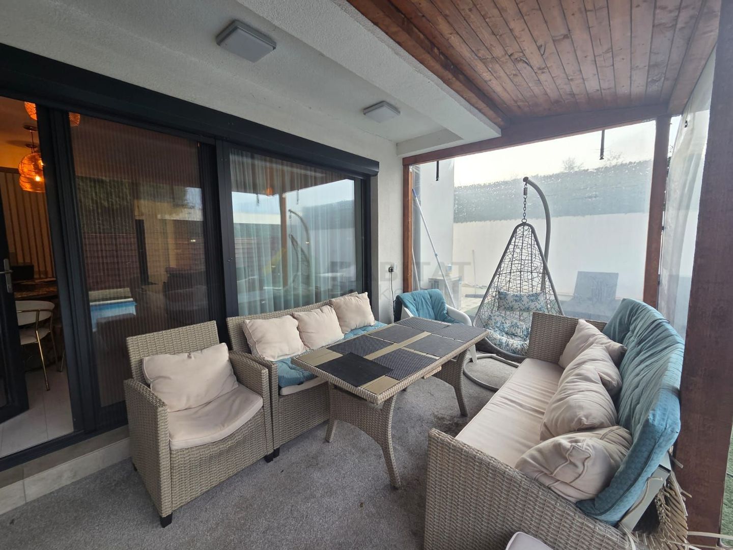 Vilă tip duplex cu mansardă, piscină și design modern – Tunari - Poză 36