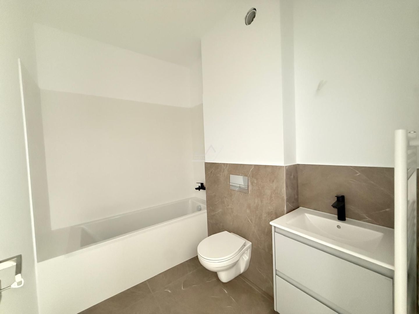 Bucatarie inchisa. Lift. Loc de parcare. - Poză 5