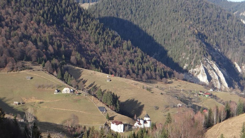 In locatia de basm: - Pestera, Moieciu, Brasov, utilitati, accesibilitate - Poză 26