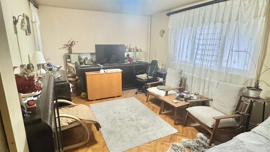 Apartament 3 camere de vânzare – zona centrală - Poză 1